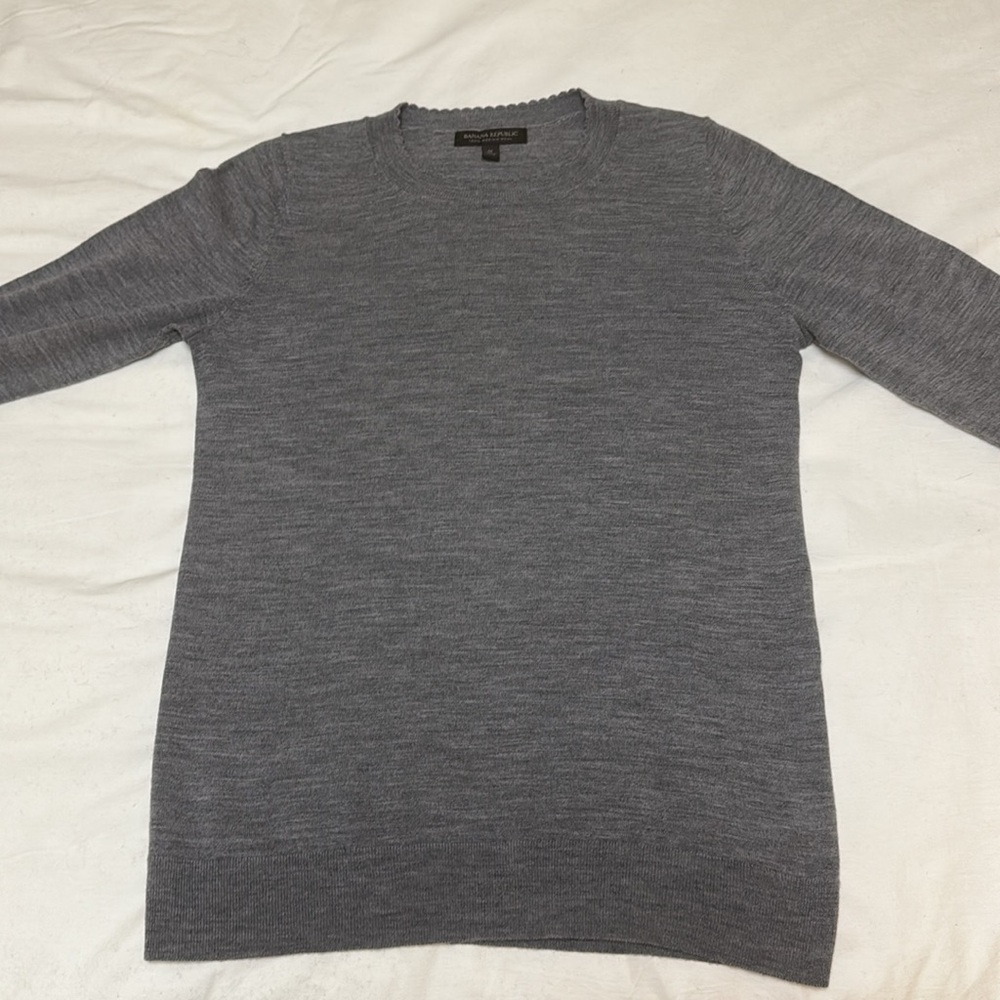Banana Republic wool sweater size M